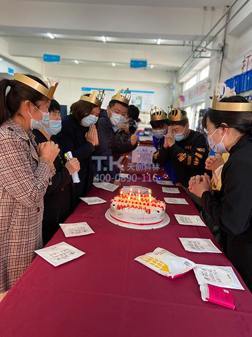 公司盛典 | “與你同行，共同成長(zhǎng)” - 生日party